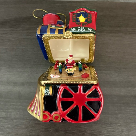 Mr. Christmas Animated Train Music Box Plays Joy to the World - Picture 2 of 8